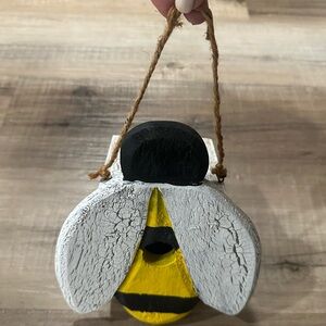 Birdhouse  bee design